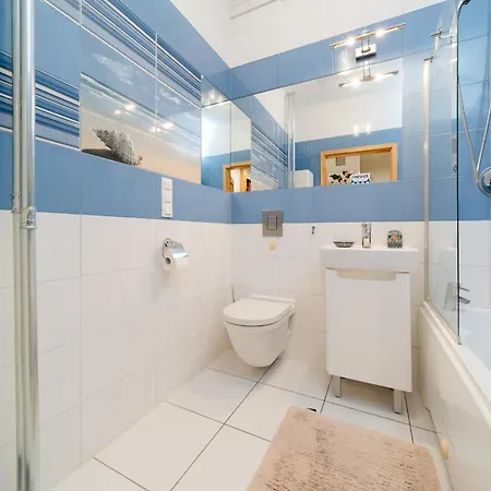 Komitetu Obrony Robotnikow 46 By Homeprime Apartman *